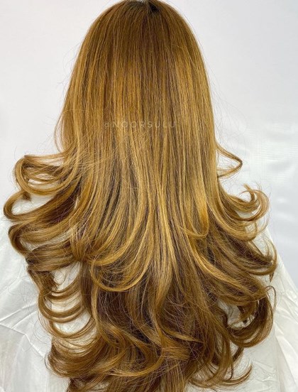 Жіночі стрижки, які роблять старшими