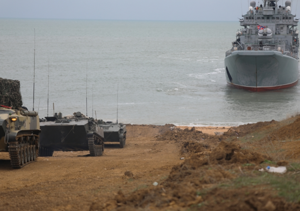 Россия объявила о новых наступательных военных маневрах в Крыму