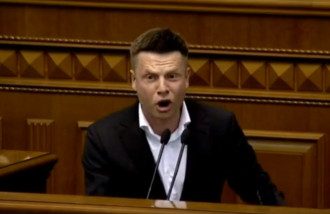 К Гончаренко в Раде подошел президент / скриншот из видео К Гончаренко в Раде подошел президент / скриншот из видео