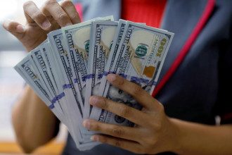 Эксперт рассказал, рухнет ли катастрофически курс гривны / Reuters