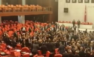 'Ердоган вірус 404 привіз': у парламенті Туреччини депутати влаштували мордобій - відео