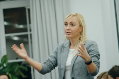 Олександра Устинова, Голос