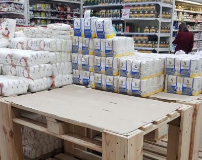 Украинцы кинулись в магазины из-за карантина: какие продукты раскупаются