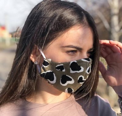 Світ захопив новий тренд - в моді медичні маски з принтами: фото