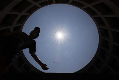 Гороскоп на 19 марта всех знаков Зодиака: больше "секса", тайные тропы и капканы