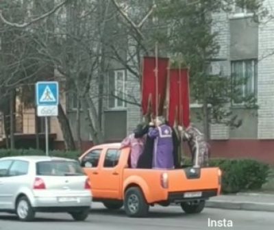 В Черкассах устроили "инквизицию" коронавирусу / скриншот из видео В Черкассах устроили "инквизицию" коронавирусу / скриншот из видео