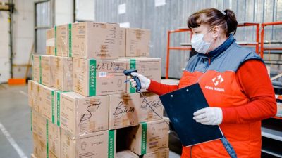 "Новая почта" бесплатно развезет по областям 120 тонн медицинских товаров
