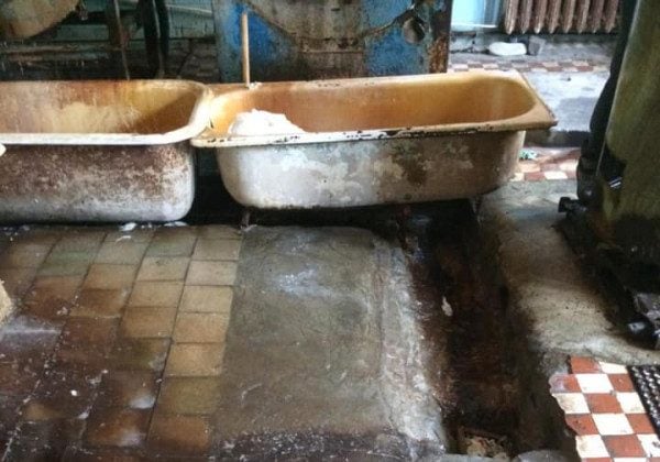 "Й*б вашу мать, вішати головлікаря": в Мережі шоковані станом районної лікарні на Закарпатті