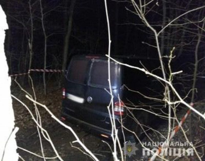 Постріл в голову: на Львівщині чоловік розправився з коханкою і підстрелив перехожого