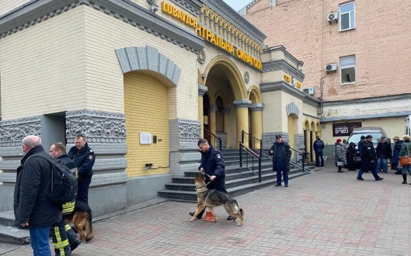 В восьми синагогах в разных городах Украины ищут взрывчатку