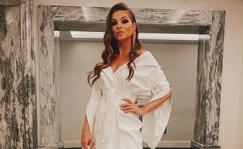 "Попєц - вогонь": Нюша оголилася перед камерою і завела мережа