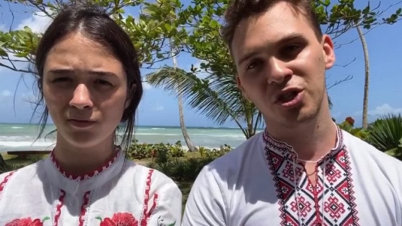 В Доминикане украинцы в вышиванке потребовали от Зеленского эвакуации: видео