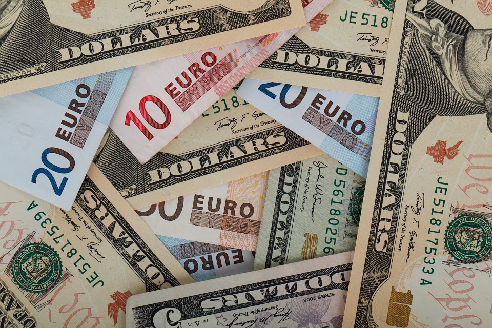 Курс доллара и курс евро резко добавили в цене
