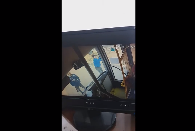 У Кропивницького пасажири розгромили автобус за прохання надіти маски У Кропивницького пасажири розгромили автобус за прохання надіти маски