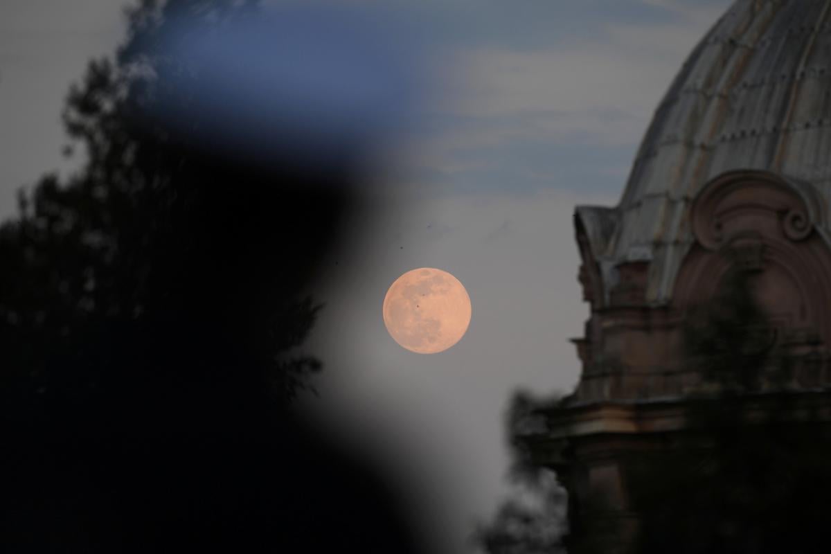 Розовая Луна 2020 в Риме