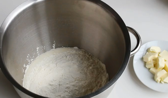 Замешенное тесто на панеттоне можно поставить расти в духовку, разогретую до минимума – Панеттоне – рецепт итальянской пасхи Замешенное тесто на панеттоне можно поставить расти в духовку, разогретую до минимума – Панеттоне – рецепт итальянской пасхи