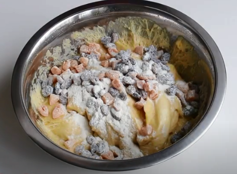 Чтобы получилась итальянская пасха панеттоне, понадобится терпение / Скриншот Чтобы получилась итальянская пасха панеттоне, понадобится терпение / Скриншот