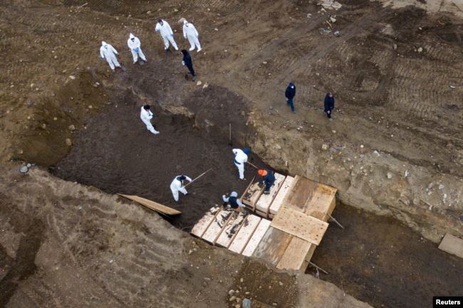 Ховають у братських могилах: Ньо-Йорк захлеснула епідемія коронавіруса