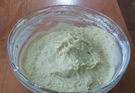 Готовое тесто на кулич должно напоминать очень густую сметану – Пасхальный кулич, который всегда получается