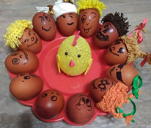 Яйця на Великдень можна прикрасити простими малюнками Яйця на Великдень можна прикрасити простими малюнками