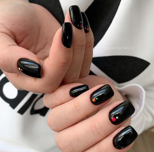 Чорний манікюр 2020