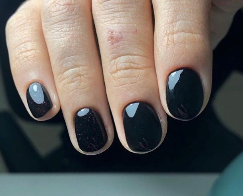Чорний манікюр 2020