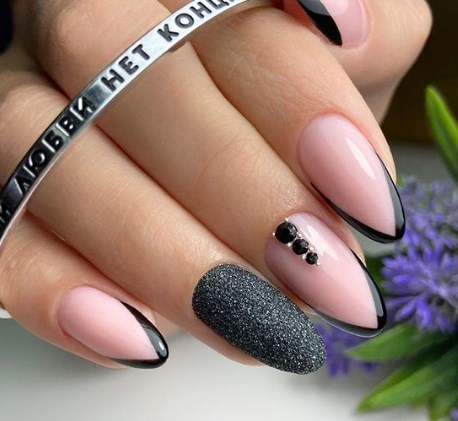 Чорний манікюр 2020