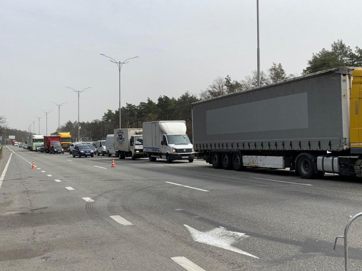 На въезде в Киев ввели тотальную термометрию На въезде в Киев ввели тотальную термометрию