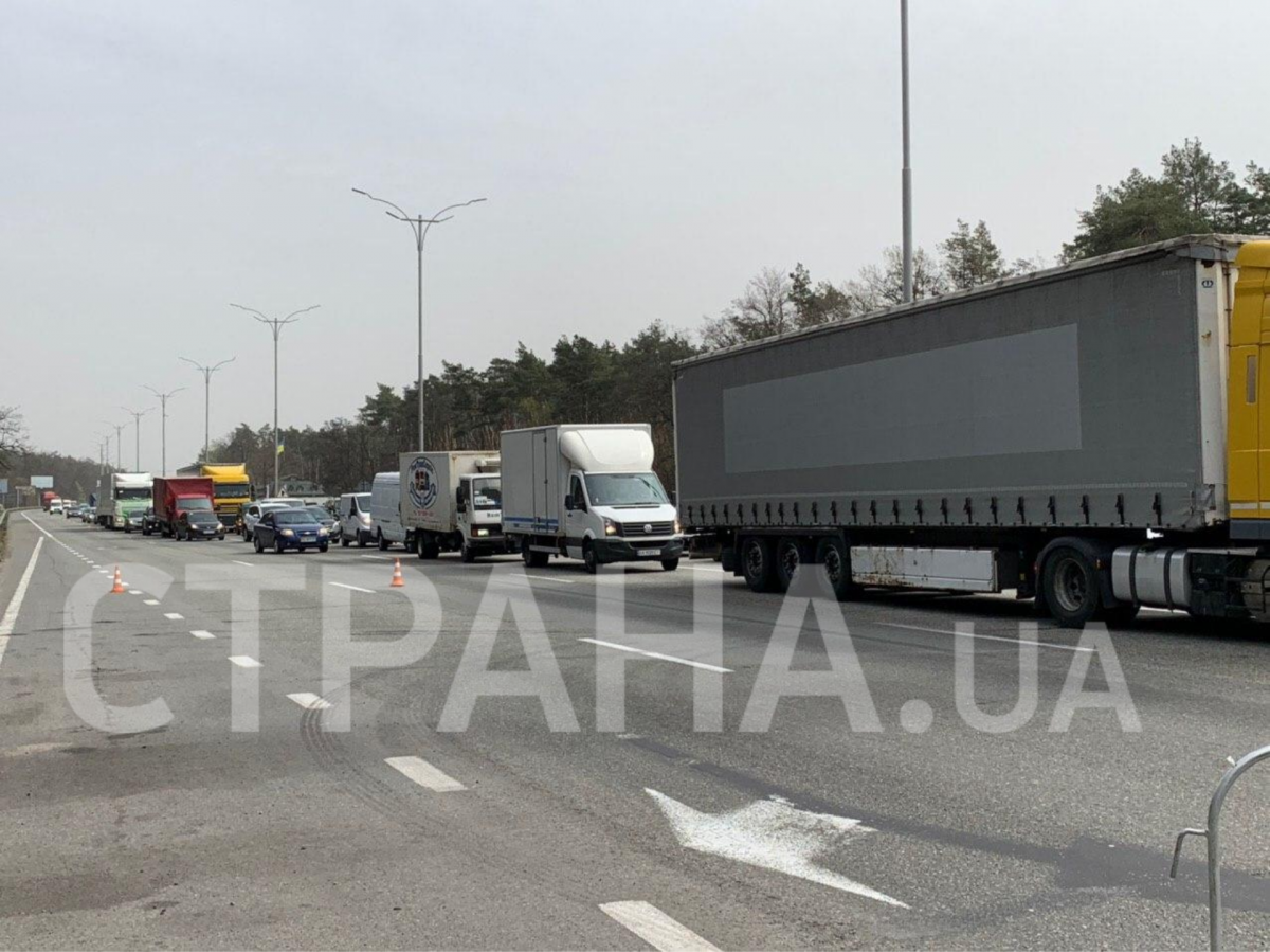 На въезде в Киев ввели тотальную термометрию На въезде в Киев ввели тотальную термометрию
