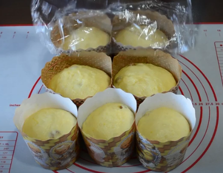 Сначала дайте тесту подрасти в формочках, а потом – отправляйте в духовку – Заварной кулич – идеальный рецепт