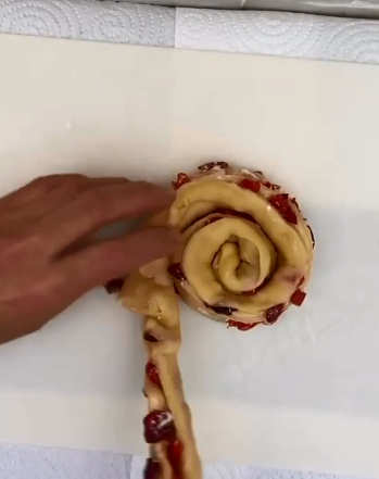 Найсмачніша мереживна паска важкувато формується