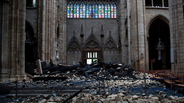 Масштабна пожежа в Нотр-Дамі: як виглядає собор зараз