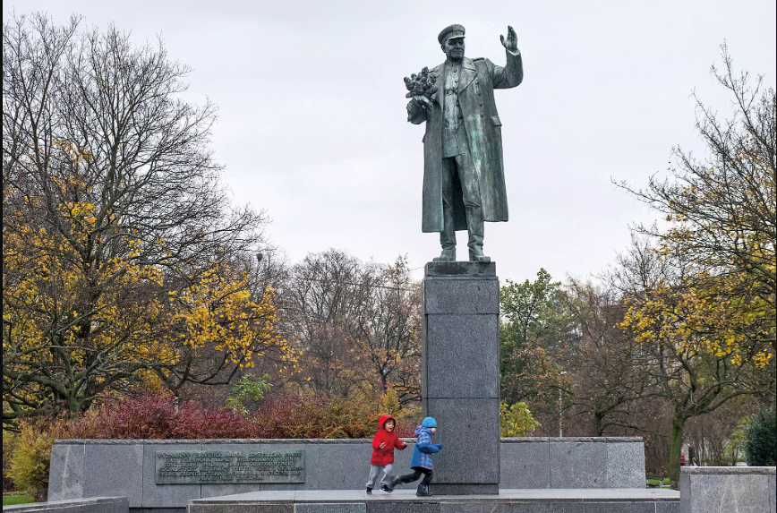 Россия угрожает мэру Праги после сноса памятника маршалу Коневу