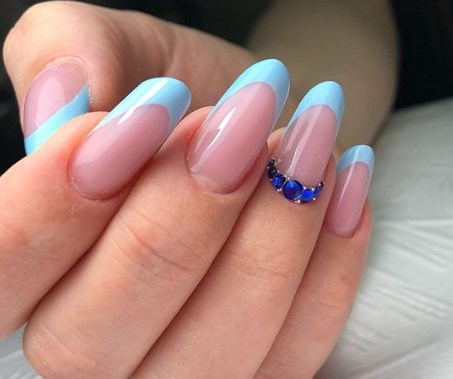 Блакитний манікюр весна 2020 Блакитний манікюр весна 2020