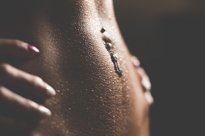 живот_женщина_ранняя беременность