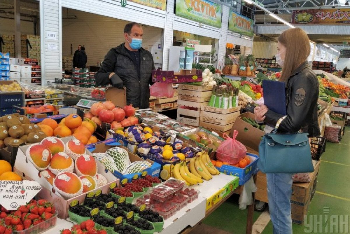 Работа рынков в праздники. Работа на рынке. Рынок в Киеве продуктовый. Рынок столичный Киев. Торговых рынках столицы.