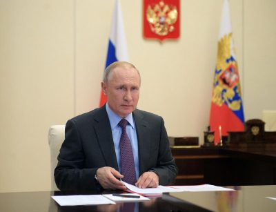 Політичне поле РФ стало рукотворною річчю, поділився письменник – Путін новини 