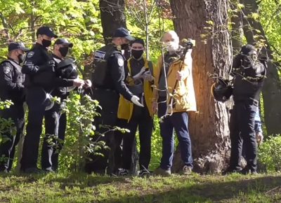 Журналіст Кутєпов і поліцейські