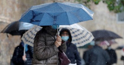 Будьте осторожны: на Киев надвигается гроза и шквалы