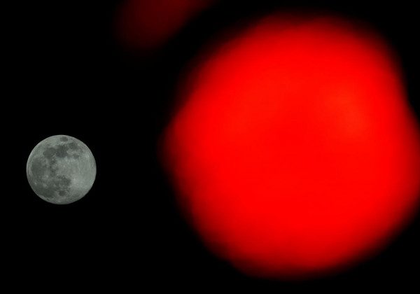 Зійшов Рожевий Місяць 2020: головні факти та яскраві фото і відео