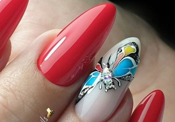 Манікюр весна 2020 новинки: метелики на нігтях і манікюр фуксія - фото