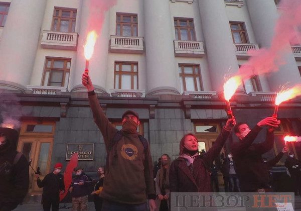 "Волають і плюють": Венедиктова визвірилася на активістів, які влаштували фаєр-шоу біля її будинку