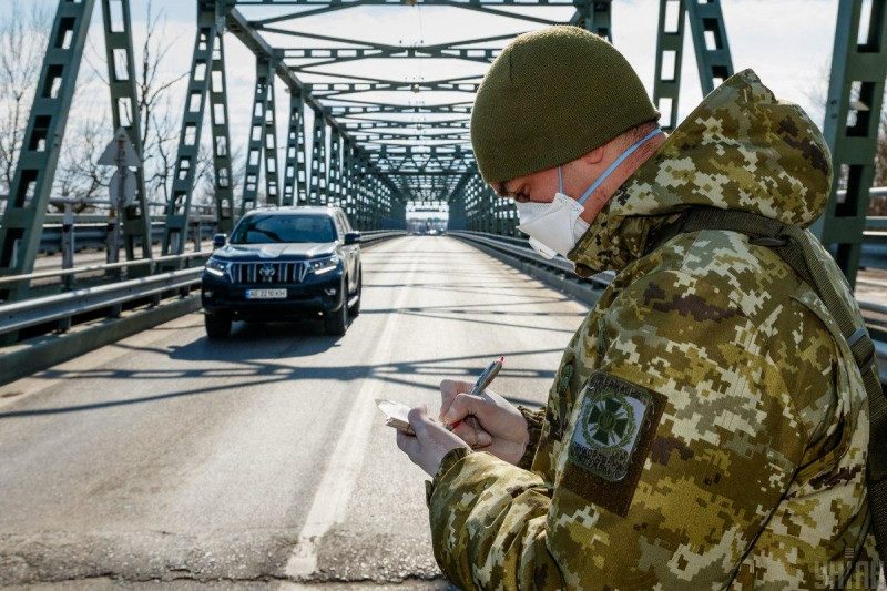 С прибором на обсервацию: возвращающихся с Запада украинцев никто не контролирует