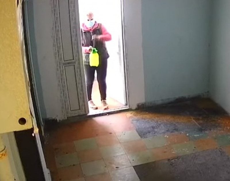 Этот позор должен увидеть каждый: как в Киеве дезинфицируют подъезды - видео