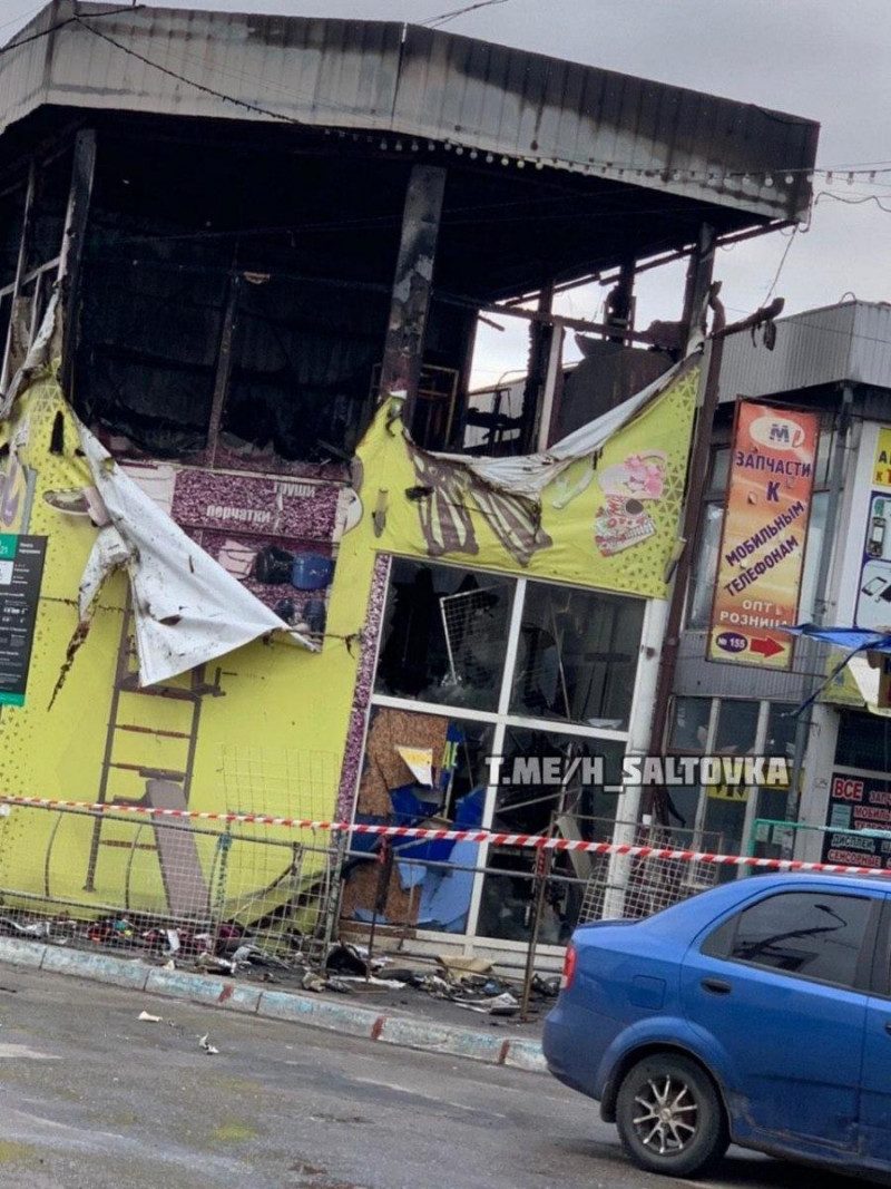 З даху капав метал: у Харкові горів найбільший ринок України