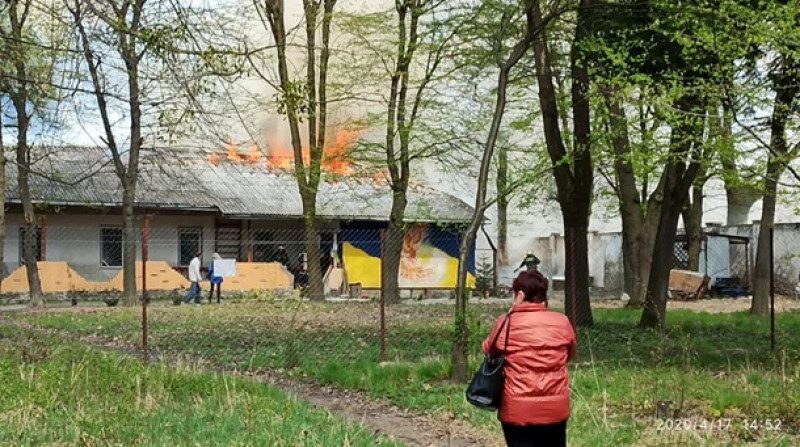 Во Львове пылал центр реабилитации воинов АТО - фото