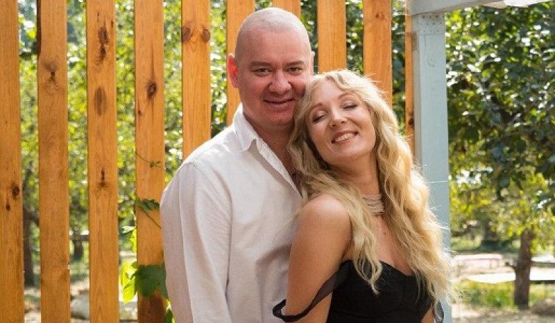 Євген Кошовий з дружиною спробували нові ігри з їжею