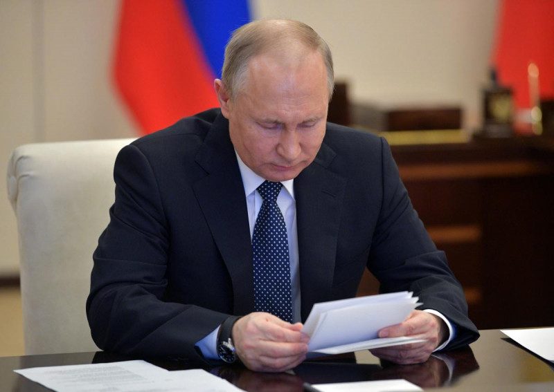 Путин поздравил с Днем победы только украинцев, о Зеленском даже не вспомнил