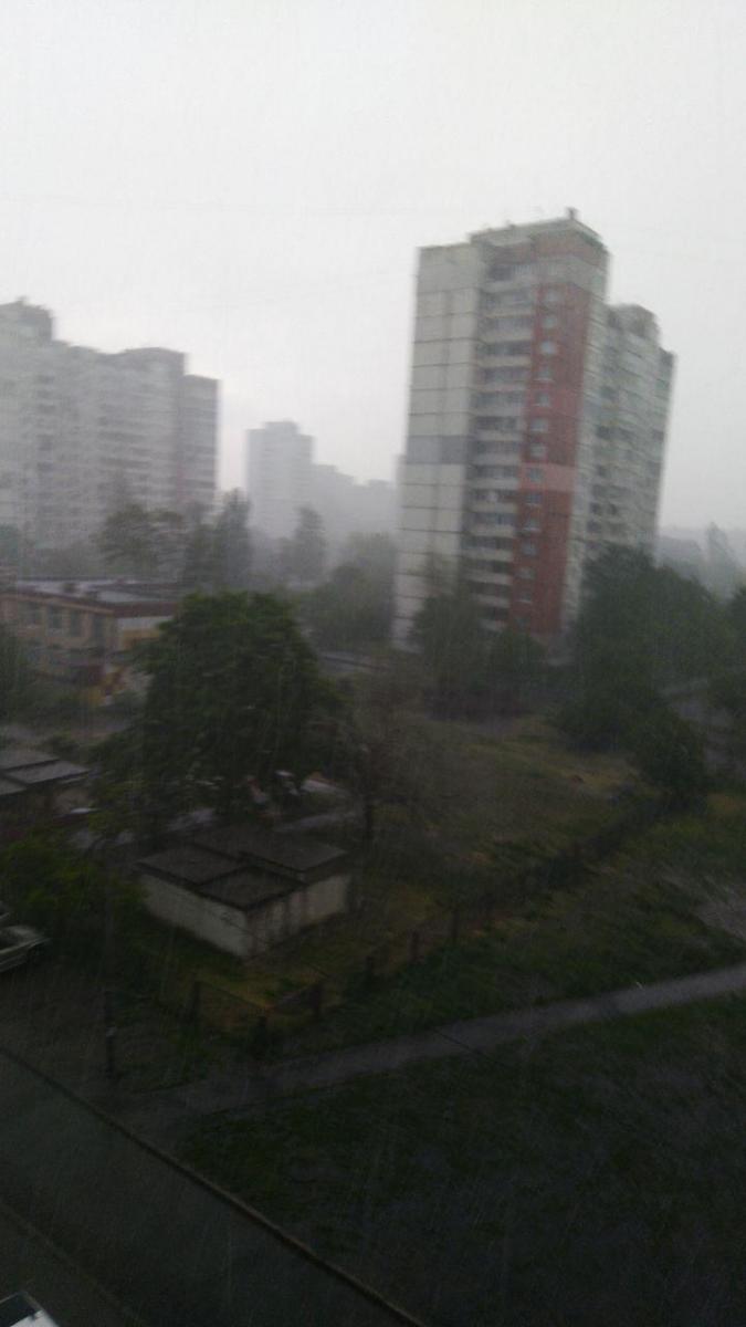 На Киев обрушився дощь з градом