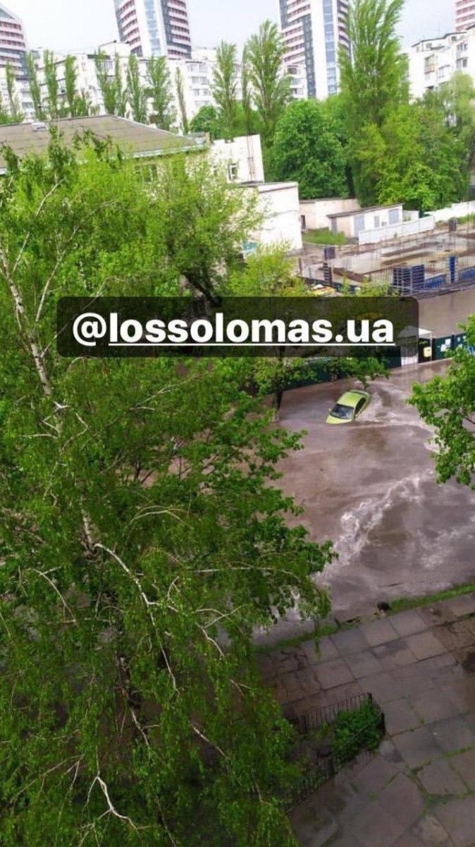 На Киев обрушився дощь з градом